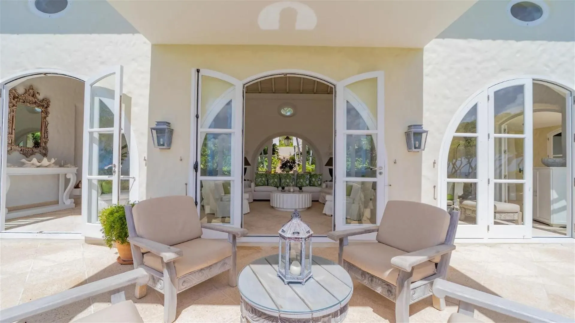 Bright Villa With View Of Sparkling Ocean Marigot