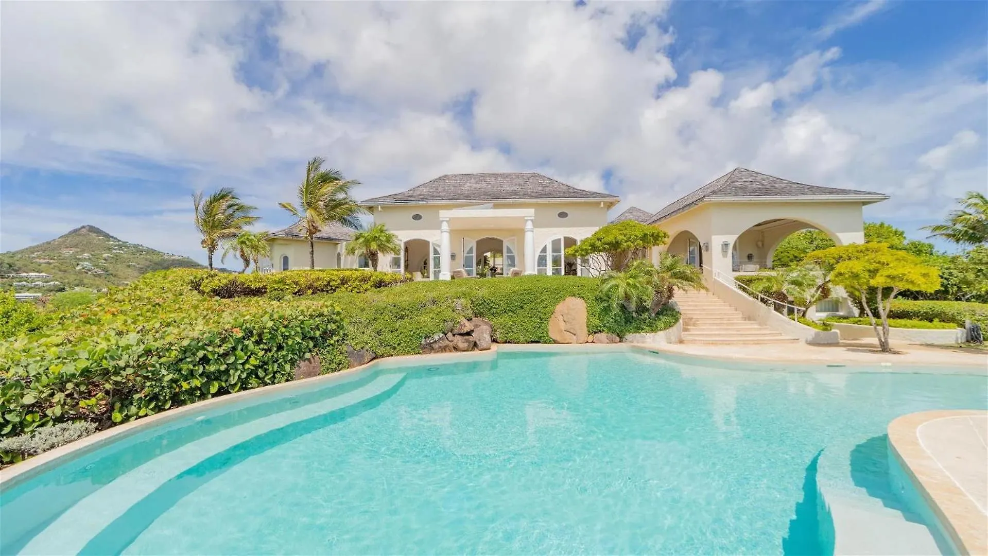 Bright Villa With View Of Sparkling Ocean Marigot